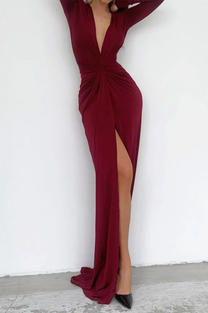 Chloé - Elegant V-Neck Dress Featuring a Pleated Neckline