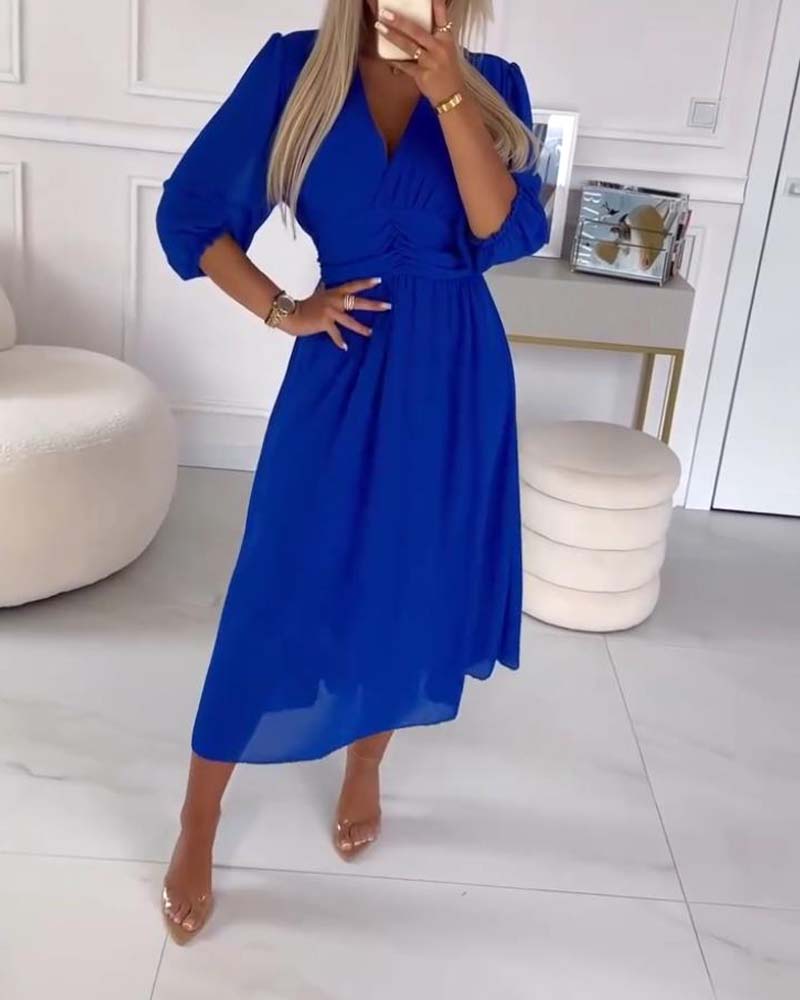 Solid Color Dress with Heart-Shaped Neckline