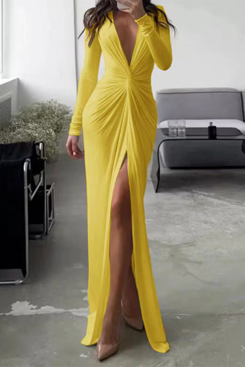 Chloé - Elegant V-Neck Dress Featuring a Pleated Neckline