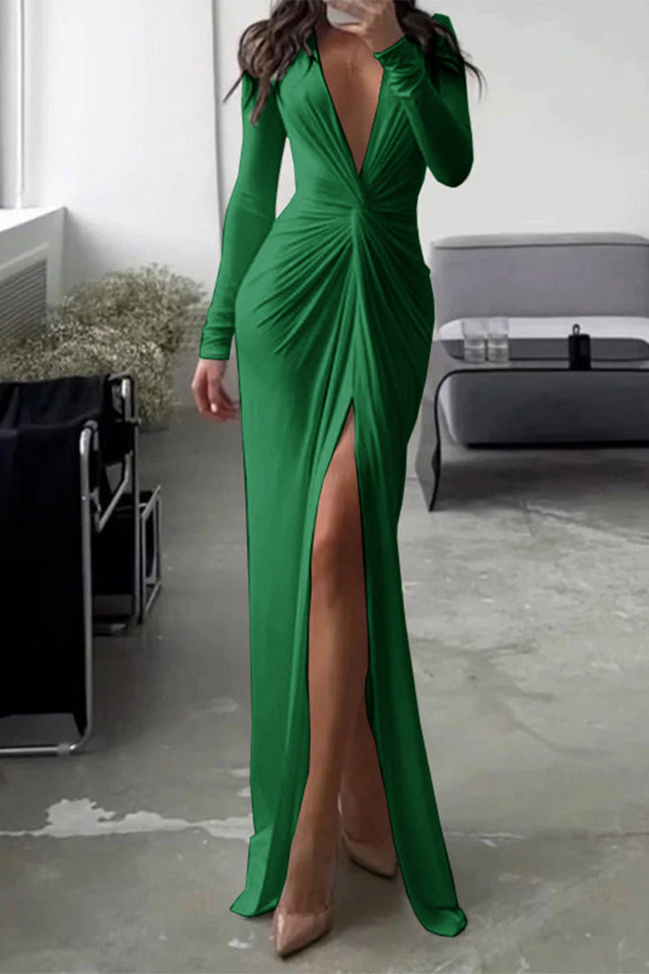 Chloé - Elegant V-Neck Dress Featuring a Pleated Neckline