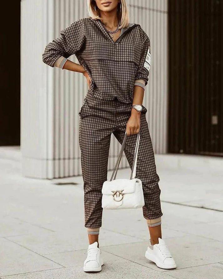 Stylish and Comfortable Women's Tracksuit