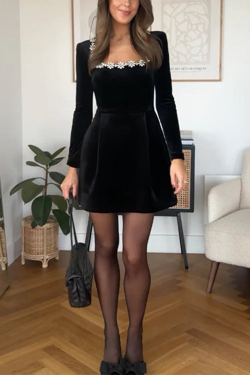 Emilia - Elegant Velvet Dress with Square Neck Design