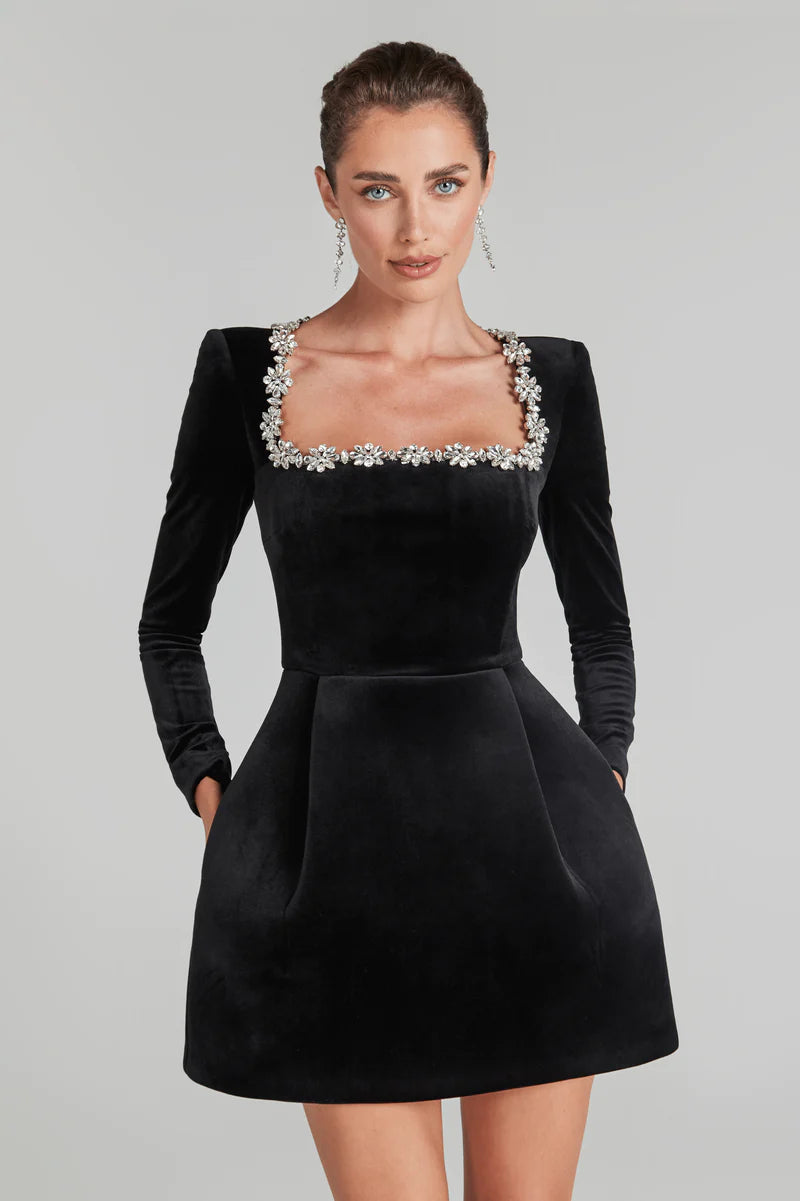 Emilia - Elegant Velvet Dress with Square Neck Design