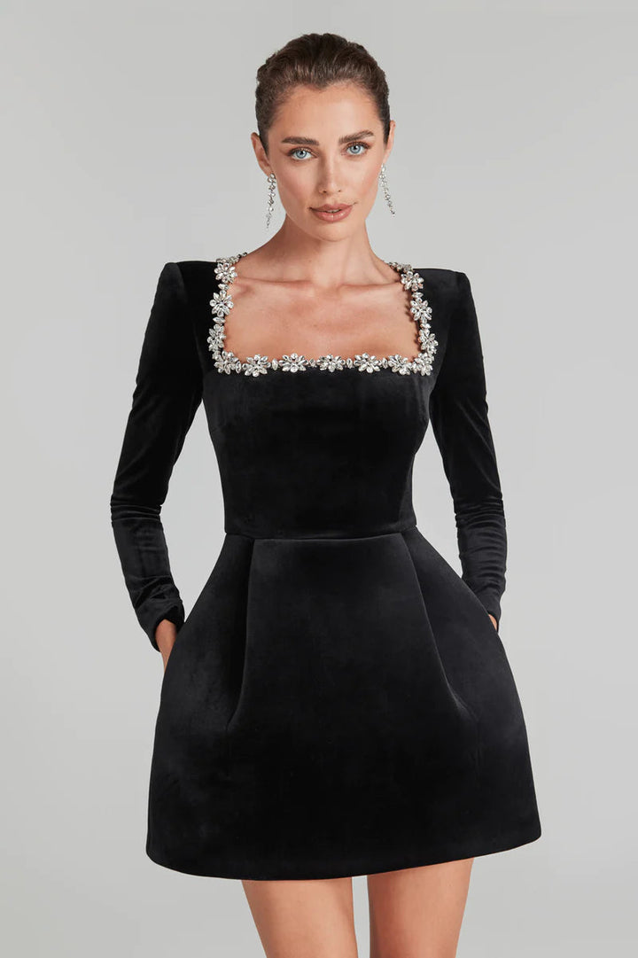 Emilia - Elegant Velvet Dress with Square Neck Design
