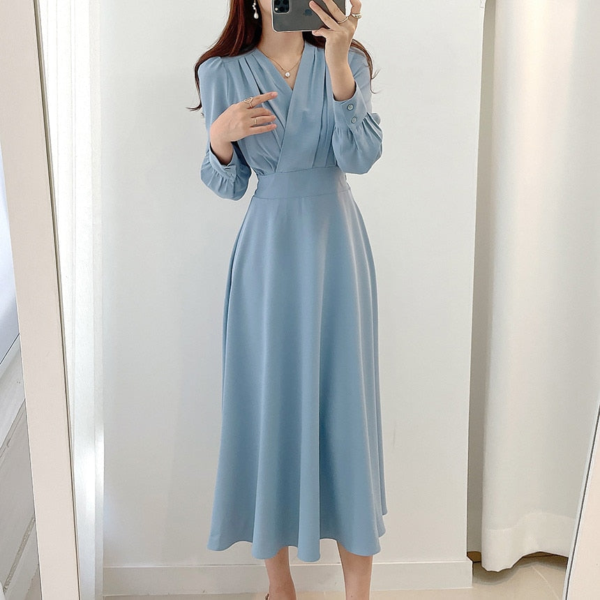 Stylish A-Line Dress Featuring V-Neck and Puff Sleeves