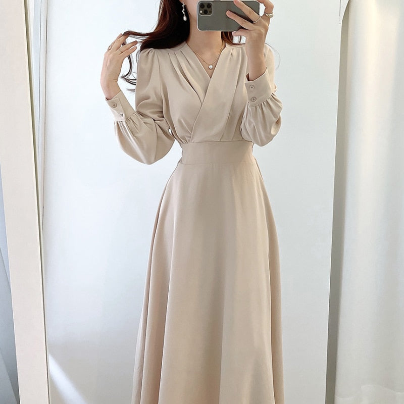 Stylish A-Line Dress Featuring V-Neck and Puff Sleeves