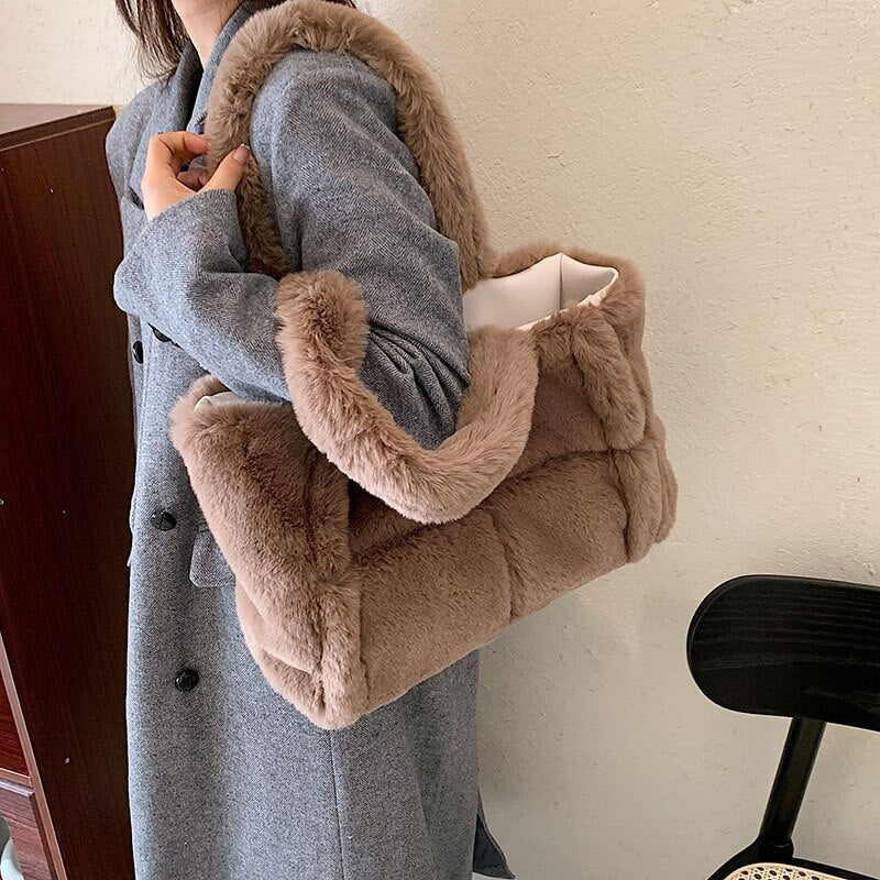 Dante Plush Handbag | Chic Winter Must-Have for Women