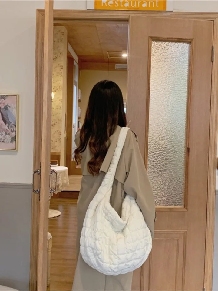 Down Shoulder Bag – The Perfect Travel Companion!